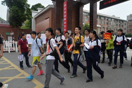 熟悉考场的路上