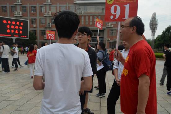 不敢松懈、辛勤守候的老师