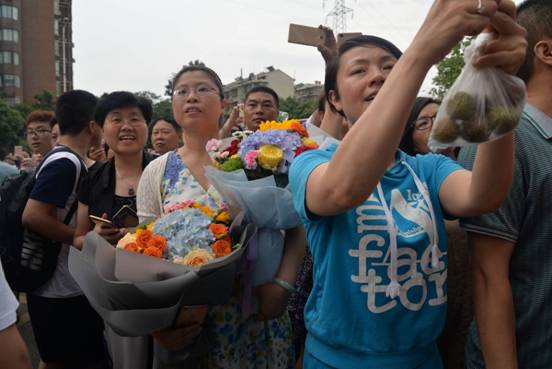 孩子们，鲜花为你绽放！