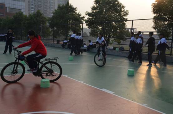 说明: C:\Documents and Settings\Administrator\桌面\趣味运动会\_DSC4021.JPG