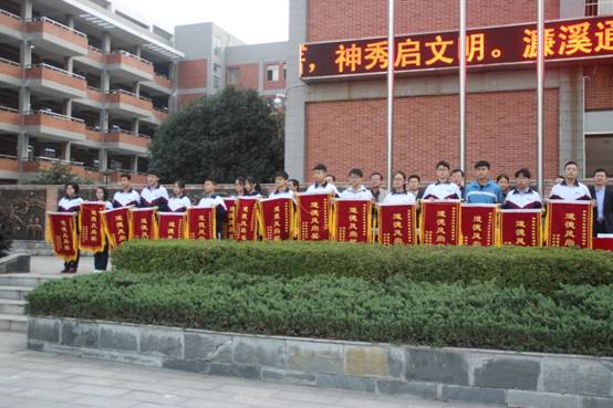 说明: E:\2017年下\学生会\实践部\朝会升旗\第十周朝会\IMG_7762.JPG