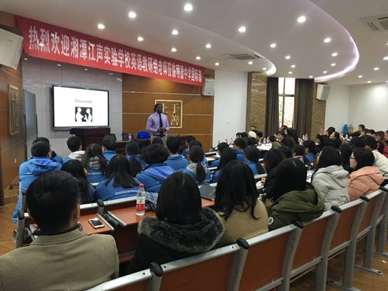 图片包含 室内, 人员, 天花板, 人物
已生成极高可信度的说明