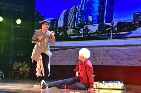 说明: C:\Documents and Settings\Administrator\桌面\2018元旦晚会挑选照片 本部\DSC_9784  小品《碰瓷》.JPG