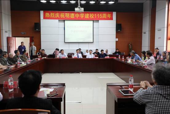 说明: E:\2018年上\新闻报道\龙璋等后人来学校参加校庆\2N0A6626.JPG