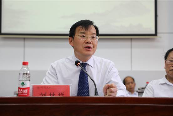 说明: E:\2018年上\新闻报道\龙璋等后人来学校参加校庆\2N0A6646.JPG