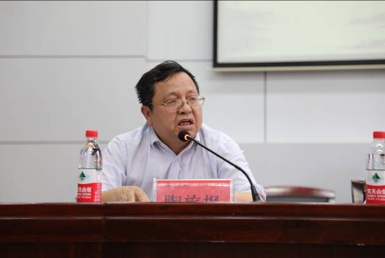 说明: E:\2018年上\新闻报道\龙璋等后人来学校参加校庆\2N0A6629.JPG