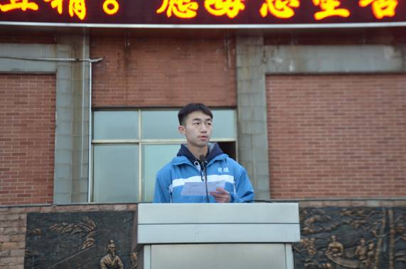 说明: C:Documents and SettingsAdministrator桌面第十六周朝会DSC_2146.JPG