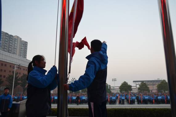 说明: C:Documents and SettingsAdministrator桌面第十六周朝会DSC_2133.JPG