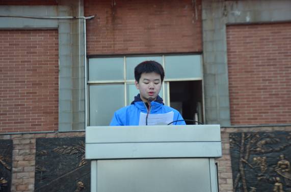 说明: C:Documents and SettingsAdministrator桌面第十六周朝会DSC_2124.JPG