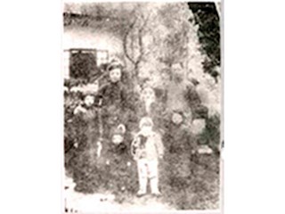 胡子靖先生1938年与家人的合影