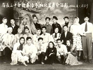 省长三中全体华侨参加化装舞会留影(1955.5.1于长沙)