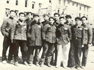 五四年部分归侨同学在乐诚堂前留影