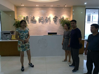 明察暗访强监督  遵纪依规重师德