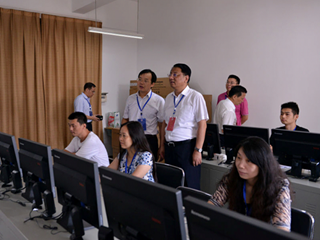 做优秀考点，展明德风采——湖南省委常委、政法委书记、副省长黄关春来我校检查司法考试工作