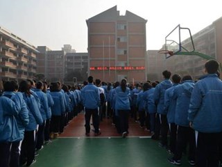 洪钟初叩 喜迎新年——2017年新年敲钟仪式隆重举行