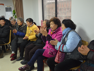 携手夕阳红,温暖老人心——记“学雷锋助老爱心”志愿活动