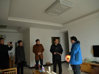 深情关怀，温暖新春——  长沙市教育局卢鸿鸣局长慰问我校困难教师