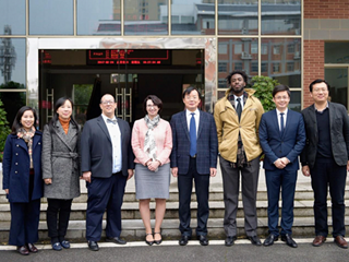 加拿大驻广州总领事馆总领事一行访问明德中学