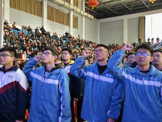 《三湘都市报》报道明德中学：高考百天倒计时，高三学生办成人礼