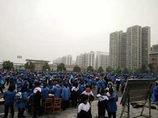 绵绵雨季放“晴空”，“爱心义卖”献真情——2017年“爱心义卖”活动