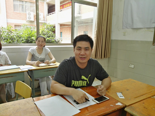 用忠诚与担当，为新高三学子铺路护航 ——我校高二党支部开展 “忠诚与担当”主题党日活动和“两学一做”制度化常态化第一次讨论