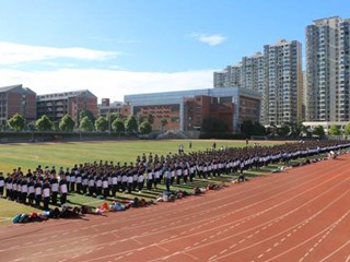 团结友爱展风采 消防演练强意识——记军训第四天