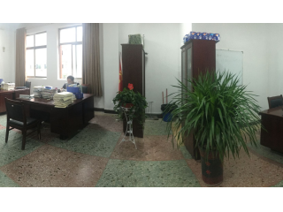 美化办公环境 彰显校园文化——明德中学开展2017年下学期卫生大检查