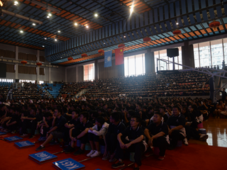 树长绿叶，根生土地——记明德中学2017年“不忘初心，携手前行”教师节表彰大会