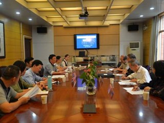 消解语言暴力，改善家庭教育——我校举行湖南省家长学校研究会“十三五”规划重点课题《中学生家长语言暴力消减途径研究》开题论证会