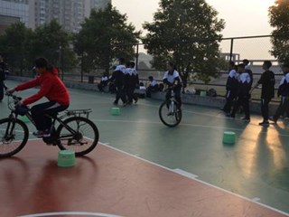 娱乐身心 激扬青春——记明德中学第五届趣味运动会