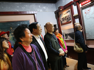 感悟红色氛围  学习十九大精神—明德中学离退休党支部主题党日活动