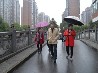 新开铺地区人大代表、区人大领导及区街道工委领导一行莅临我校参观视察