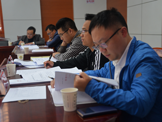 明德中学召开专题会议 传达学习党的十九大精神---明德中学党委中心组第五次集中学习