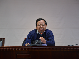 明德中学组织广大教职工观看电影《知心法官》