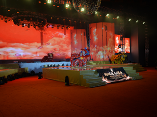 湖湘武林 明德盛典——全省首届2017湖南省武术文化展演活动总展演在明德中学怀求体育馆举行