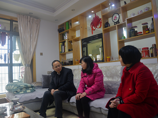 融融春晖，温暖人心——长沙市教育局党委书记、局长卢鸿鸣慰问我校罗小红老师