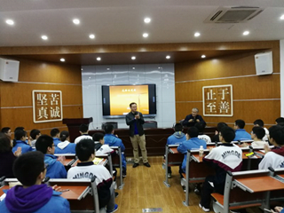 “我们该如何选择？” ——北大经济学院副院长、北大湖南招生组长崔教授来我校讲学