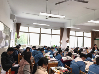 “稳扎稳打，高效课堂”——历史学科中心举行高三二轮复习研讨会