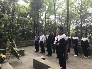 践行核心价值观，祭扫贤达明德人——记明德中学2018年清明祭扫活动