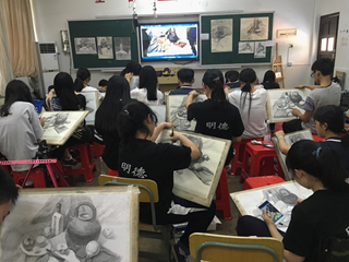 【幕后】培养了双料冠军的明德美术“梦之队”都有谁？最年轻的他也自带光芒……