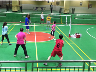 校领导为备战市教职工运动会的运动员和教练员加油鼓劲