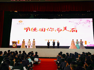 【长沙晚报】特别报道：四世同“堂”工作求学，黄兴后人回明德感谢恩师