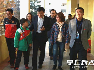 《长沙晚报》特别报道：长沙明德教育集团送教龙山 让教育为精准扶贫加把劲