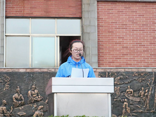 经验分享齐努力，斗志昂扬共进步--记高一年级表彰大会