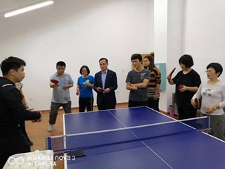 我校教职工乒乓球班开班了
