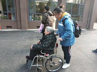 老吾老以及人之老——记明德中学K432班寒假敬老院探望活动