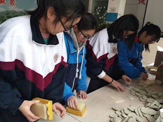 义工体验 服务你我——记明德中学K474班怡心家园义工活动