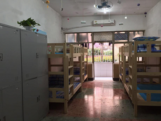 胸中洒扫文明路 室雅人和香自来——明德中学举行第十三届校园文明节文明寝室评比