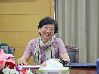 长沙市教育局副教研员谢平升一行10人来校进行秋季开学督导