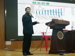 学海无涯，建筑有道；明德学子，砥砺前行